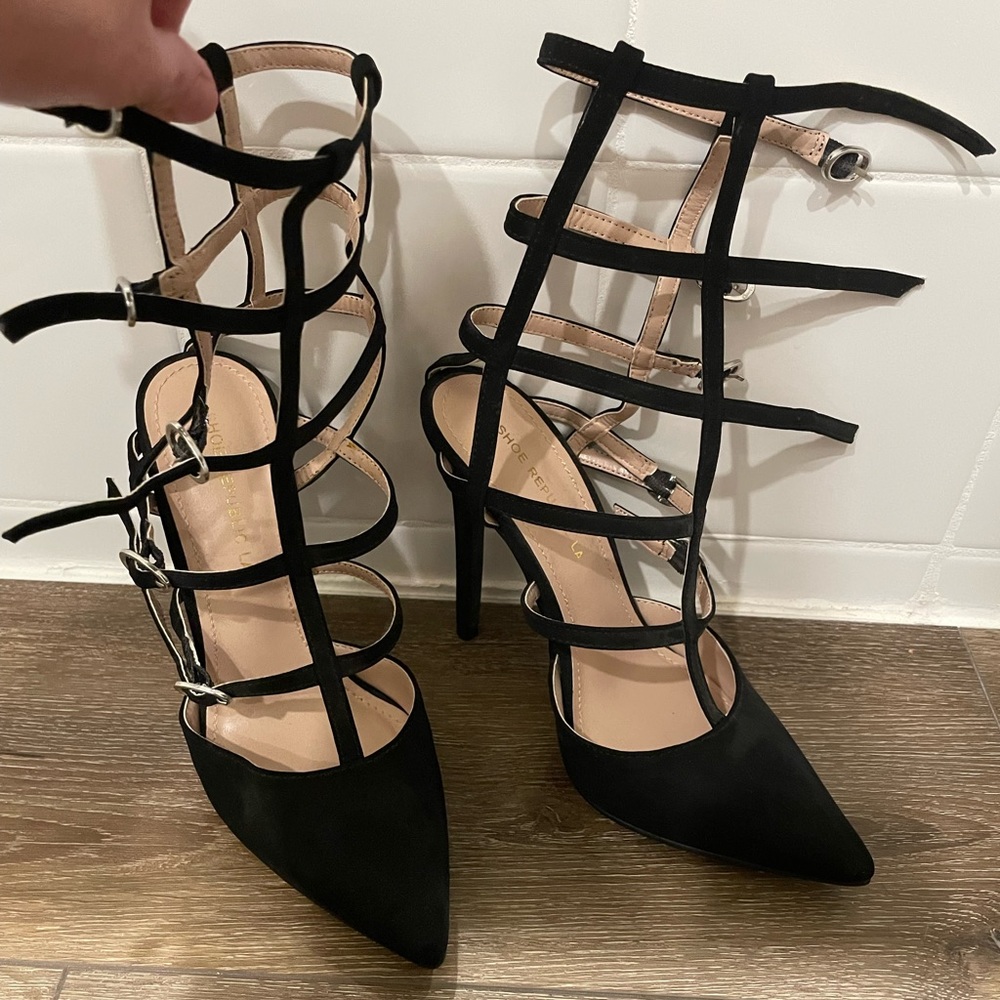 **SOLD**Black Strappy Heels